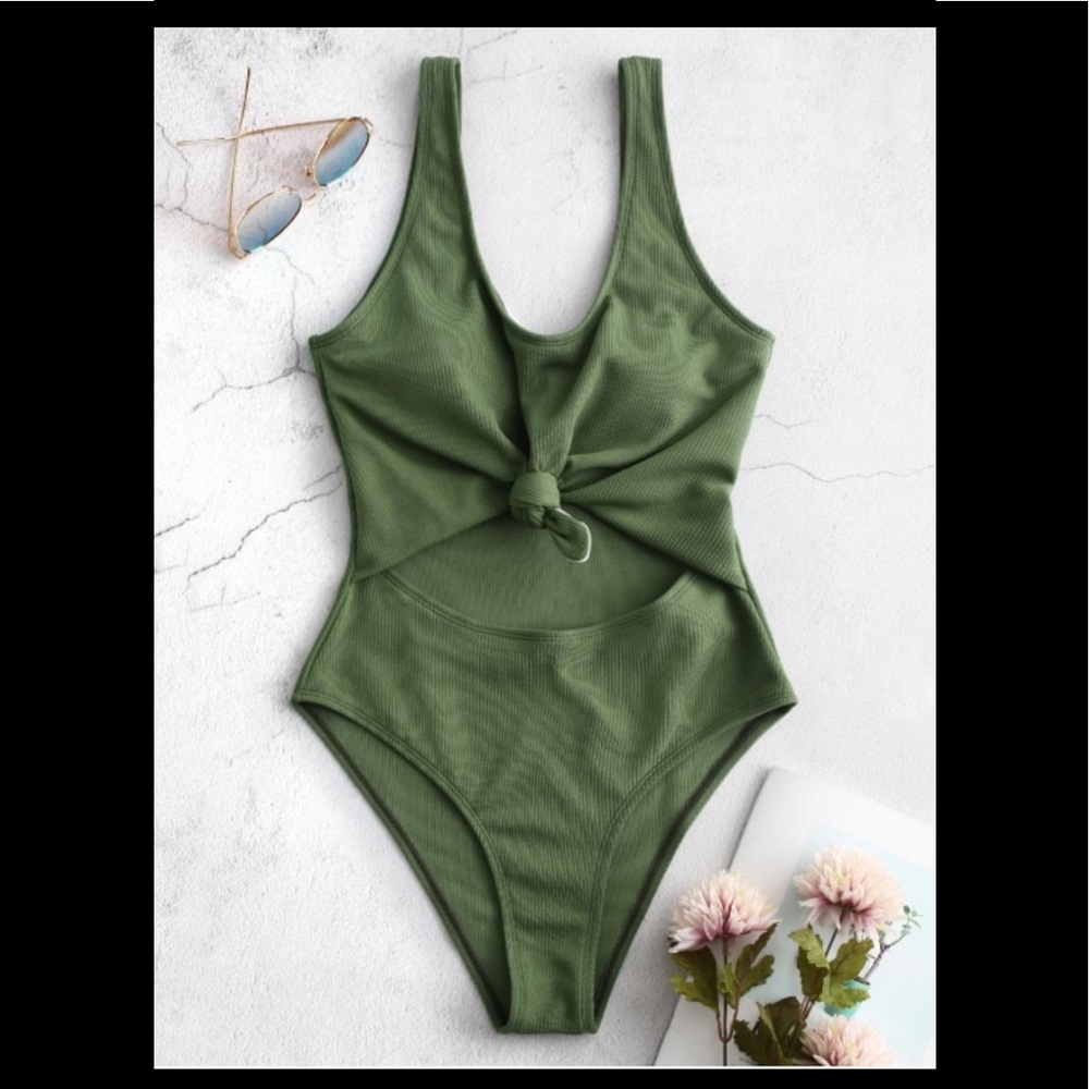 NWT - ZAFUL Ribbed Knotted Cut Out Swimsuit